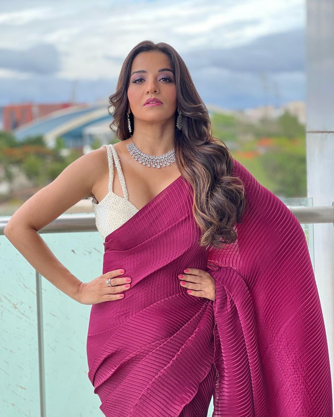 Bhojpuri Queen Monalisa's necklace looted the peace of the fans 12254