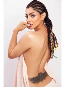 Akansha Puri की बोल्डनेस से इंटरनेट पर बढ़ी गर्मी