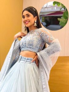 किसी आलिशान महल से कम नहीं है शिवांगी जोशी का घर, देखें अंदरुनी तस्वीरें