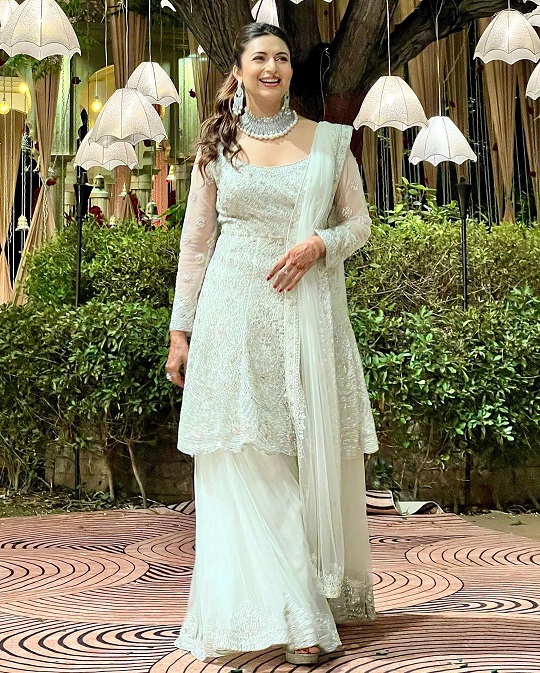 Divyanka Tripathi wrote whose name on her heart? 9615