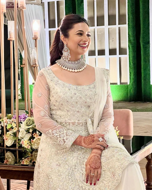 Divyanka Tripathi wrote whose name on her heart? 9616