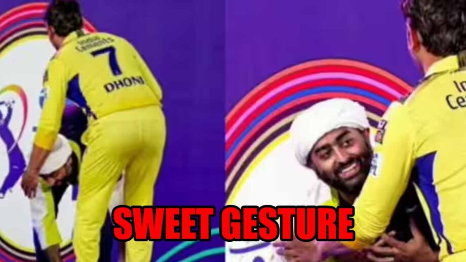 आईपीएल 2023 के उद्घाटन समारोह के दौरान अरिजीत सिंह ने छुए महेंद्र सिंह धोनी के पैर, देखें सबूत आईपीएल 2023 के उद्घाटन समारोह के दौरान अरिजीत सिंह ने छुए महेंद्र सिंह धोनी के पैर, देखें सबूत