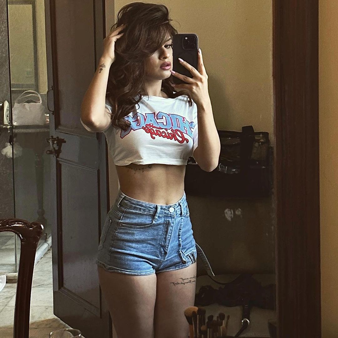 Fans are uncontrollable after seeing Avneet Kaur's bold crop top, see photos 10794