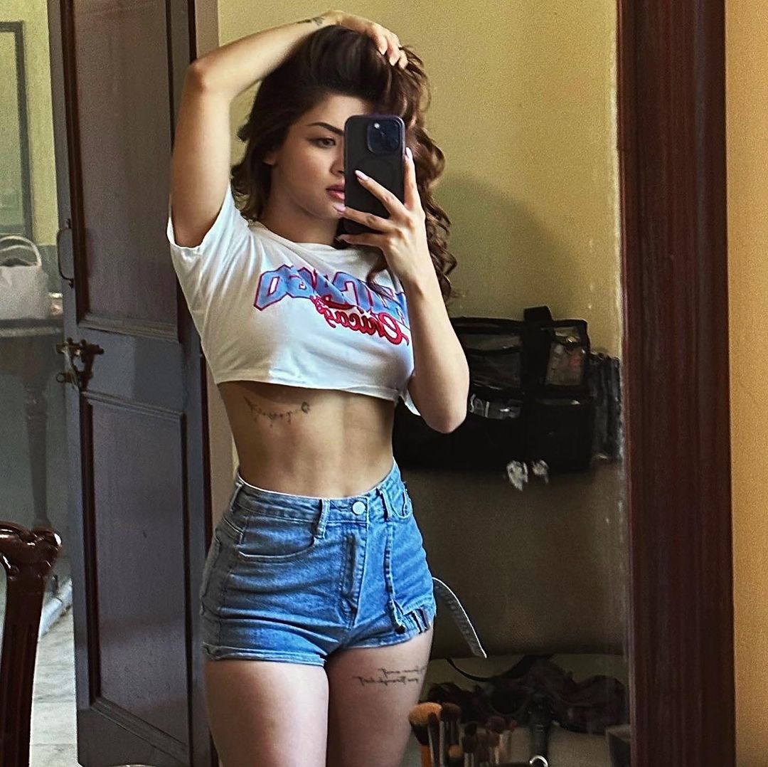 Fans are uncontrollable after seeing Avneet Kaur's bold crop top, see photos 10795