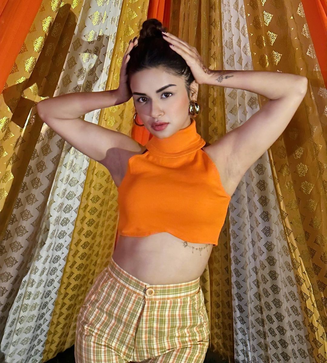 Fans are uncontrollable after seeing Avneet Kaur's bold crop top, see photos 10796