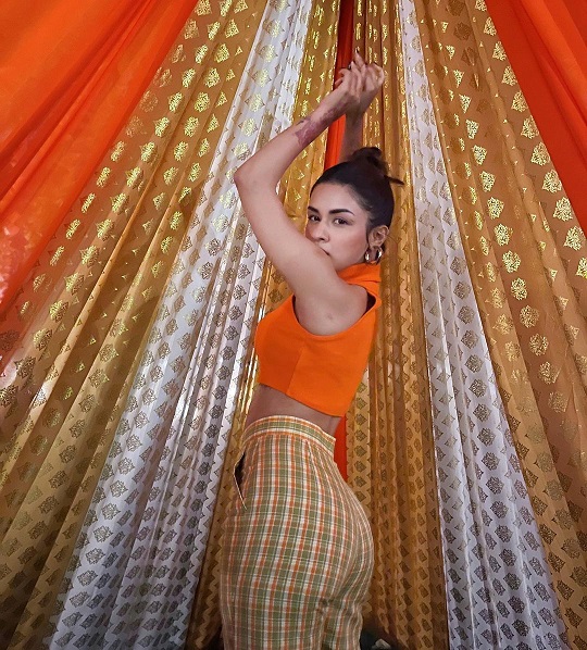 Fans are uncontrollable after seeing Avneet Kaur's bold crop top, see photos 10797