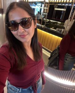 Kajal Raghwani is crazy about mirror selfie 10008