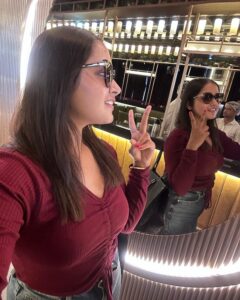 Kajal Raghwani is crazy about mirror selfie 10009