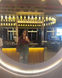 Kajal Raghwani is crazy about mirror selfie 10011