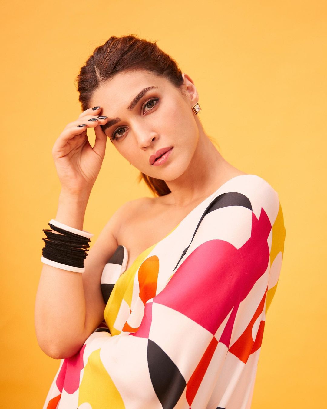 Kriti Sanon's beauty is enhanced by her hairstyle 10840