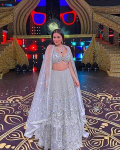 Kundali Bhagya fame Shraddha Arya is wooing fans with her glamorous look 10552