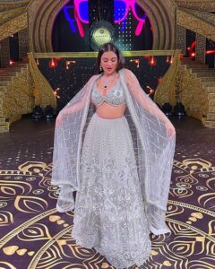 Kundali Bhagya fame Shraddha Arya is wooing fans with her glamorous look 10547