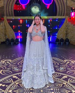 Kundali Bhagya fame Shraddha Arya is wooing fans with her glamorous look 10548