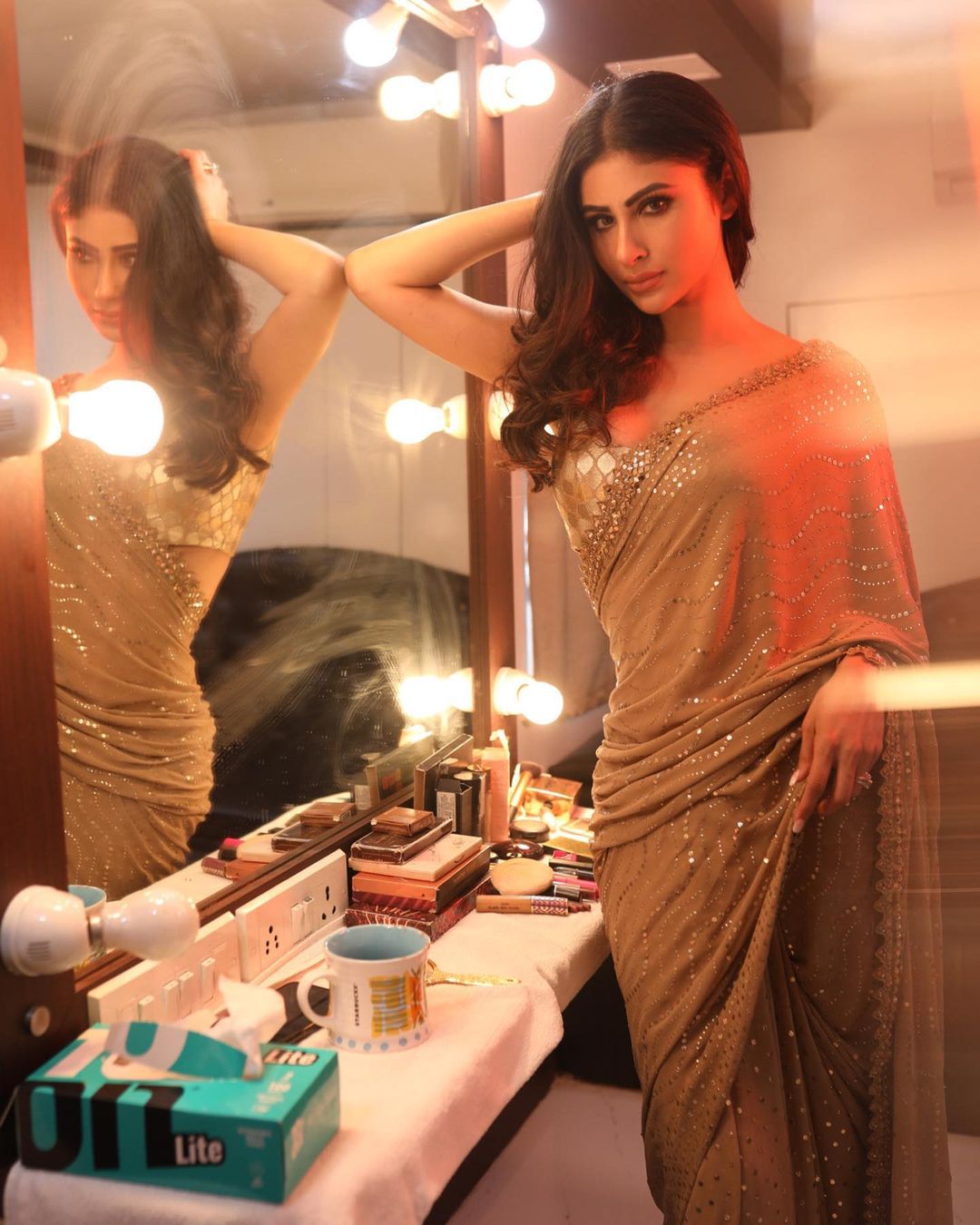 Mouni Roy's bright saree on shiny body, fans injured by bold look 12377