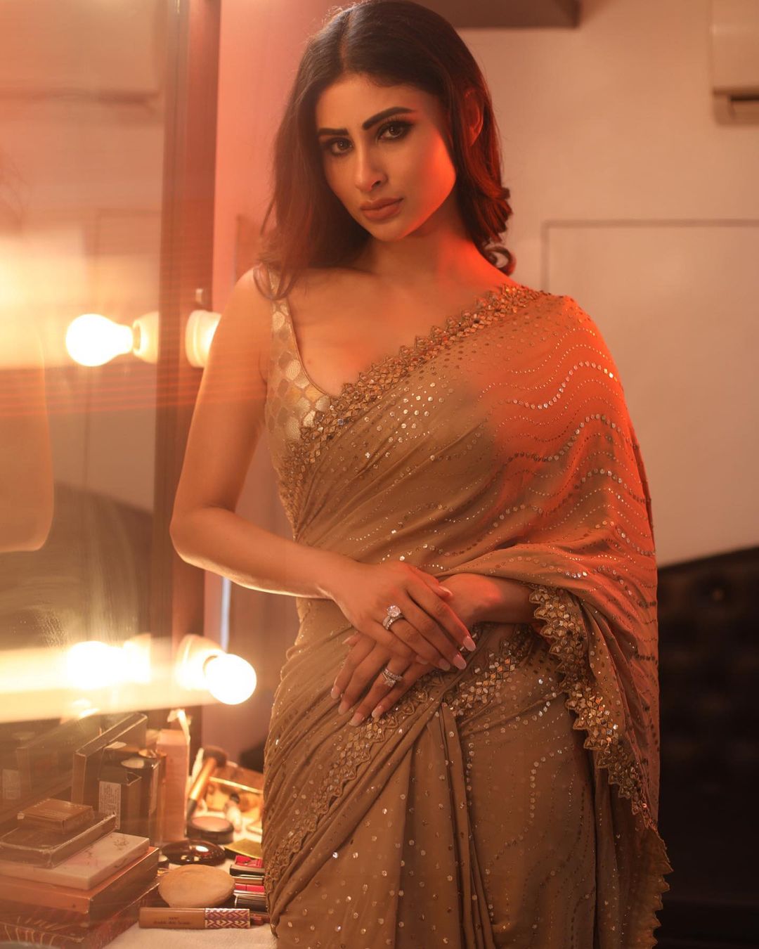 Mouni Roy's bright saree on shiny body, fans injured by bold look 12378