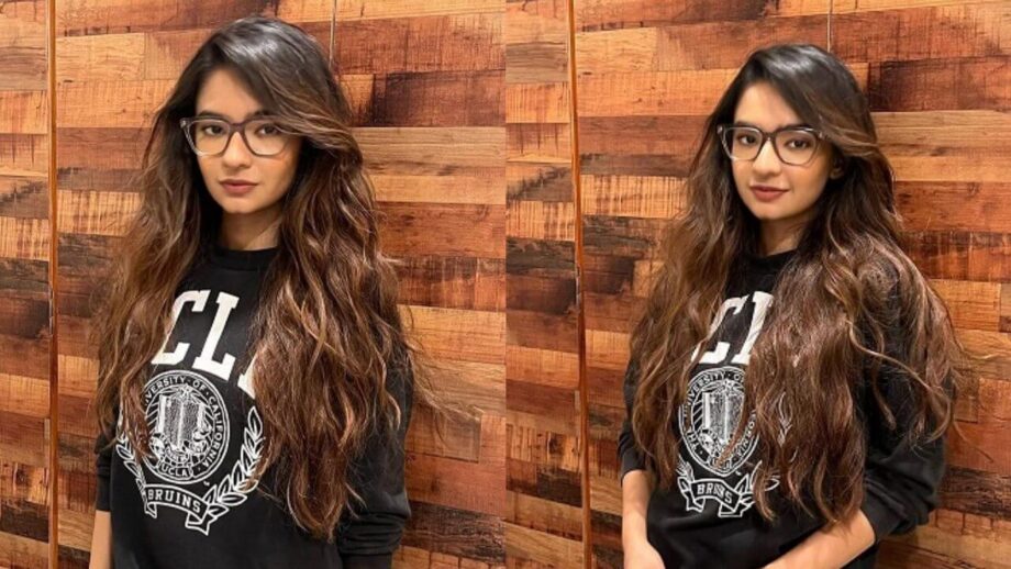 अनुष्का सेन की नई तस्वीरों ने खींचा फैंस का ध्यान, देखें तस्वीरें