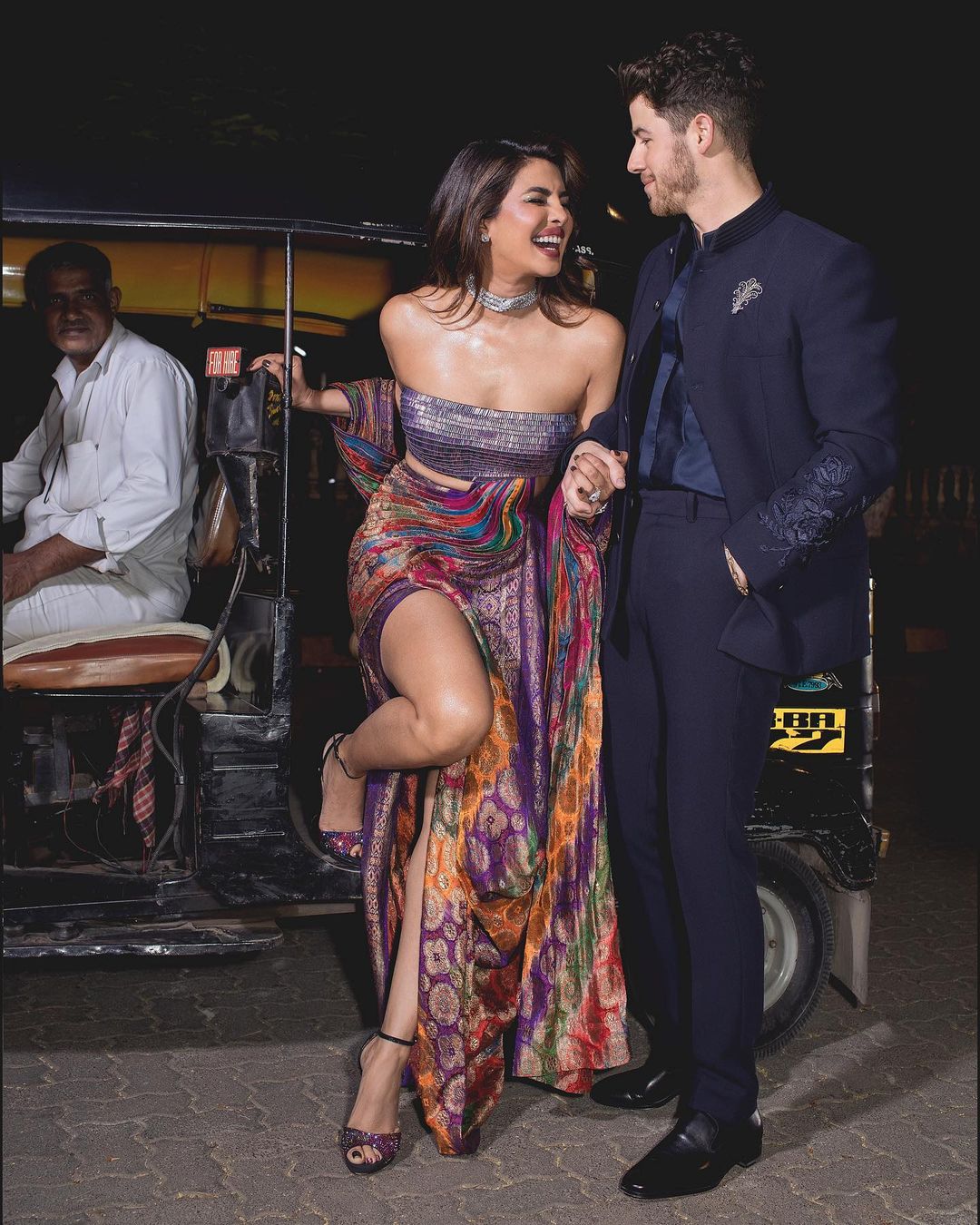 Priyanka Chopra, who traveled in a private jet, traveled in a rickshaw 9700