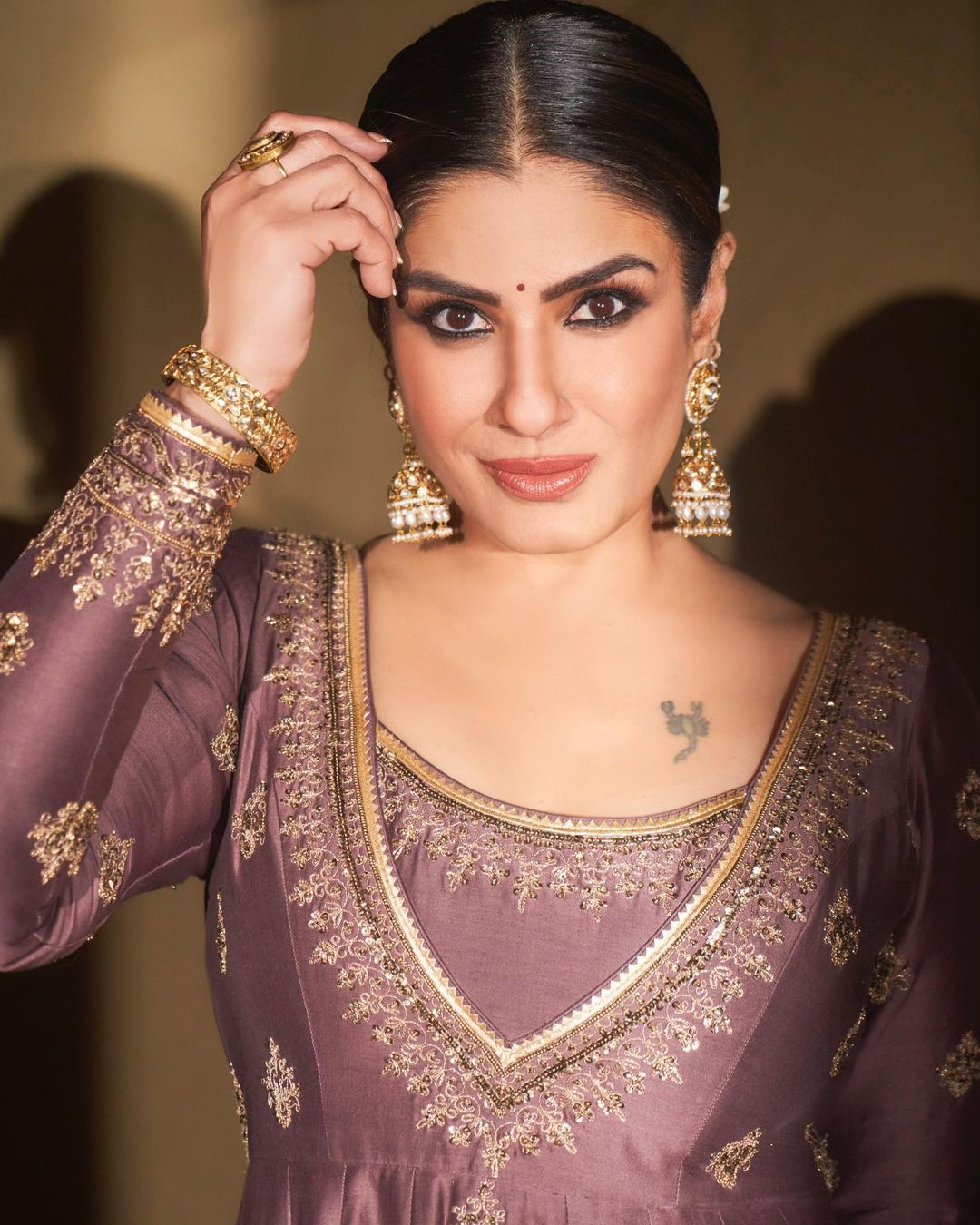 Raveena Tandon wreaks havoc even at the age of 48, see photos 12083