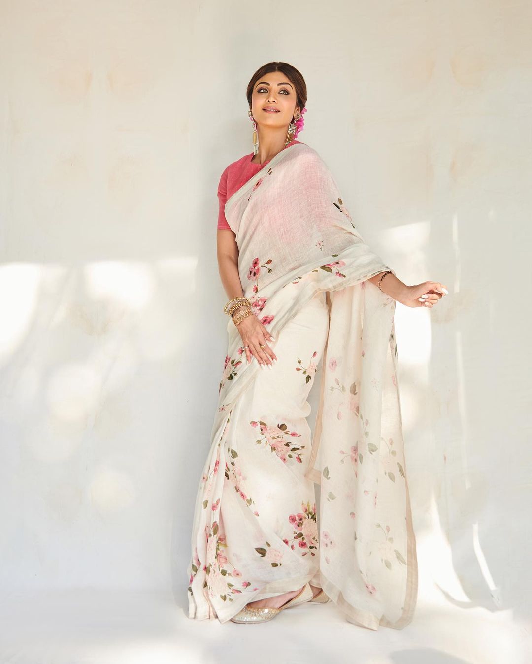 Shilpa Shetty played the magic of beauty in white sarees, see photos 9843