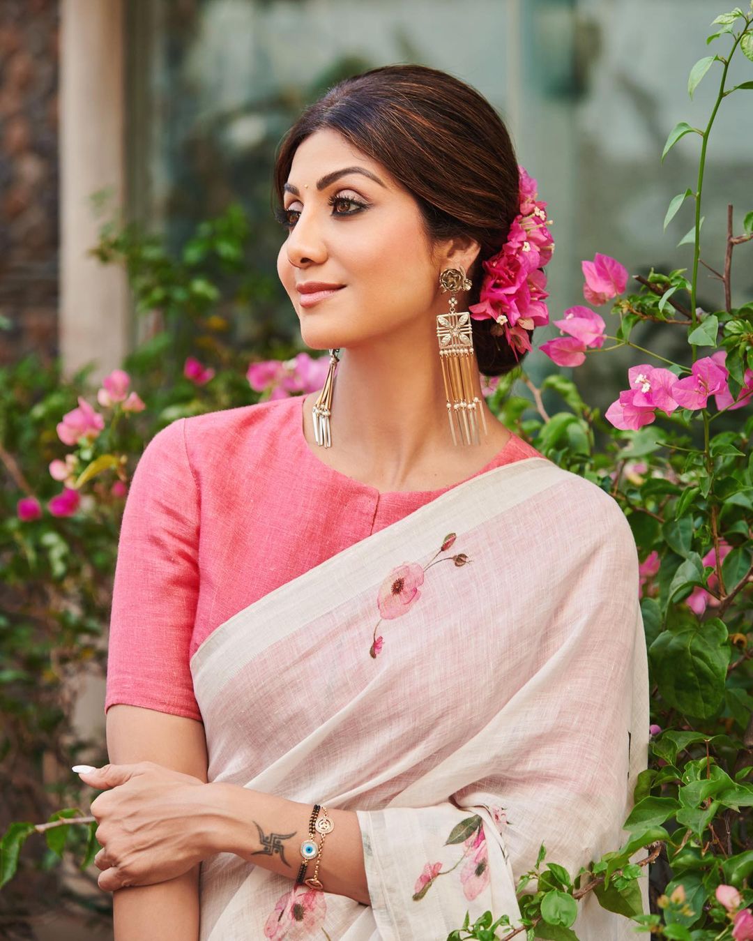 Shilpa Shetty played the magic of beauty in white sarees, see photos 9844