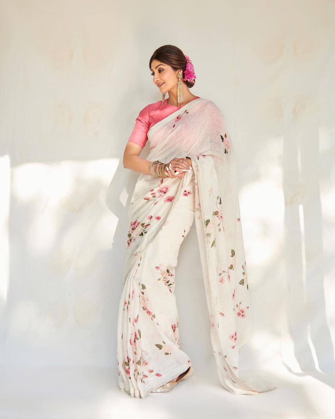 Shilpa Shetty played the magic of beauty in white sarees, see photos 9845