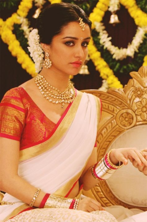 Shraddha Kapoor or Mouni Roy: Which actress won your heart in South Indian look? 11313