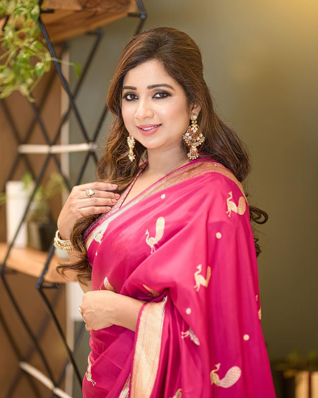 Shreya Ghoshal did the magic of beauty in a traditional saree look 9628