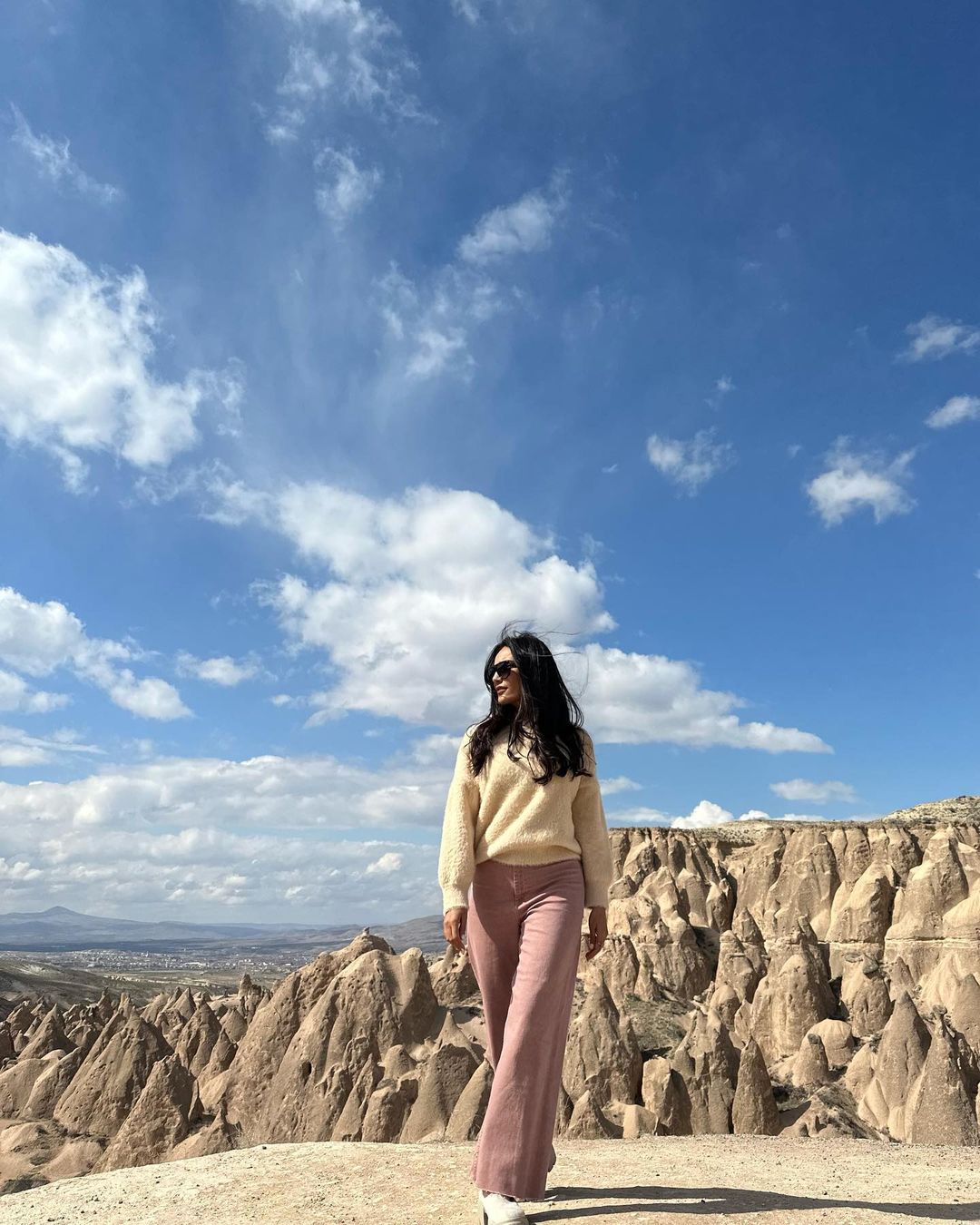Surbhi Jyoti serves beautiful vibes from Türkiye, see photos 9754