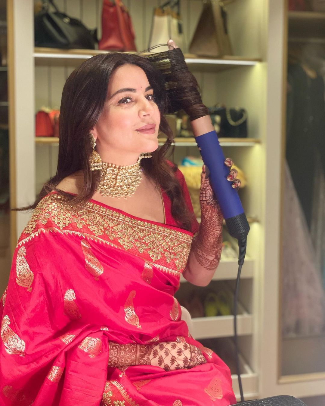 The traditional sari look of Kundali Bhagya fame Shraddha Arya increased the heartbeat of the fans. 11808
