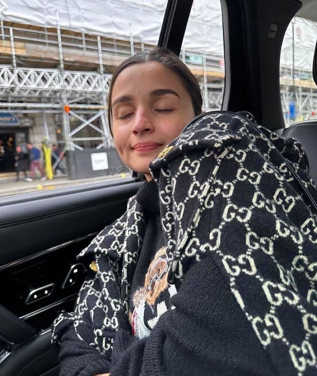 The world is crazy about Alia Bhatt's cuteness, see proof 10155