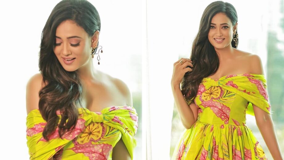 42 की उम्र में श्वेता तिवारी ने लगाया बोल्डनेस का तड़का, फैंस हुए मदहोश 42 की उम्र में श्वेता तिवारी ने लगाया बोल्डनेस का तड़का, फैंस हुए मदहोश