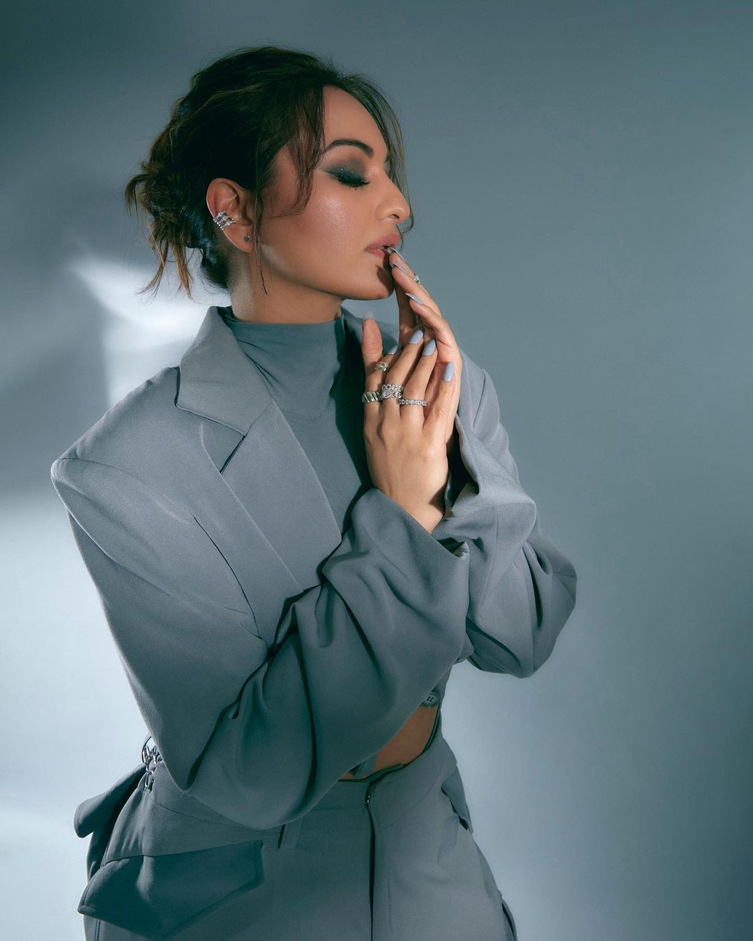 Dabangg girl Sonakshi Sinha's roaring look sent internet into a tizzy, see proof 14049
