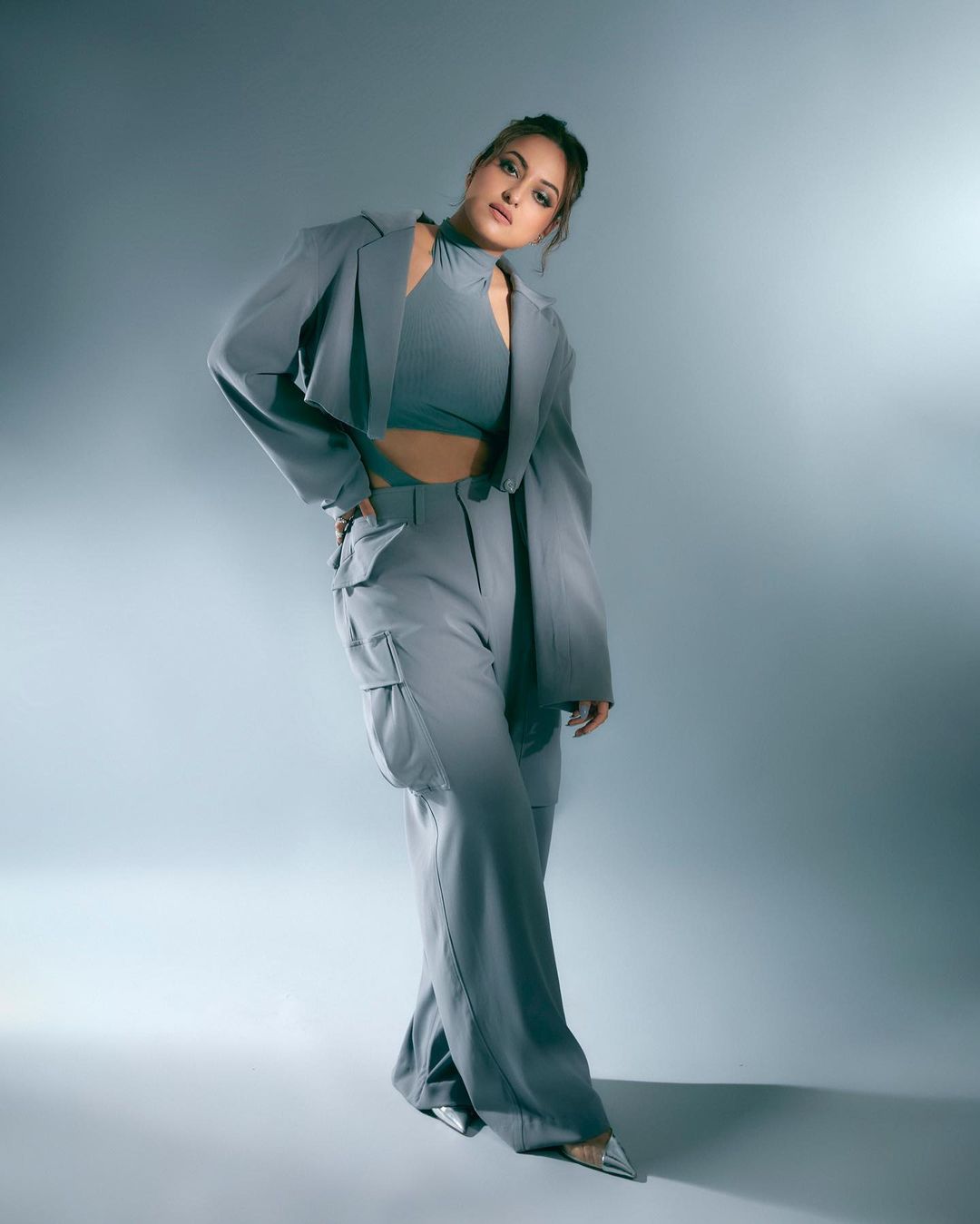 Dabangg girl Sonakshi Sinha's roaring look sent internet into a tizzy, see proof 14050