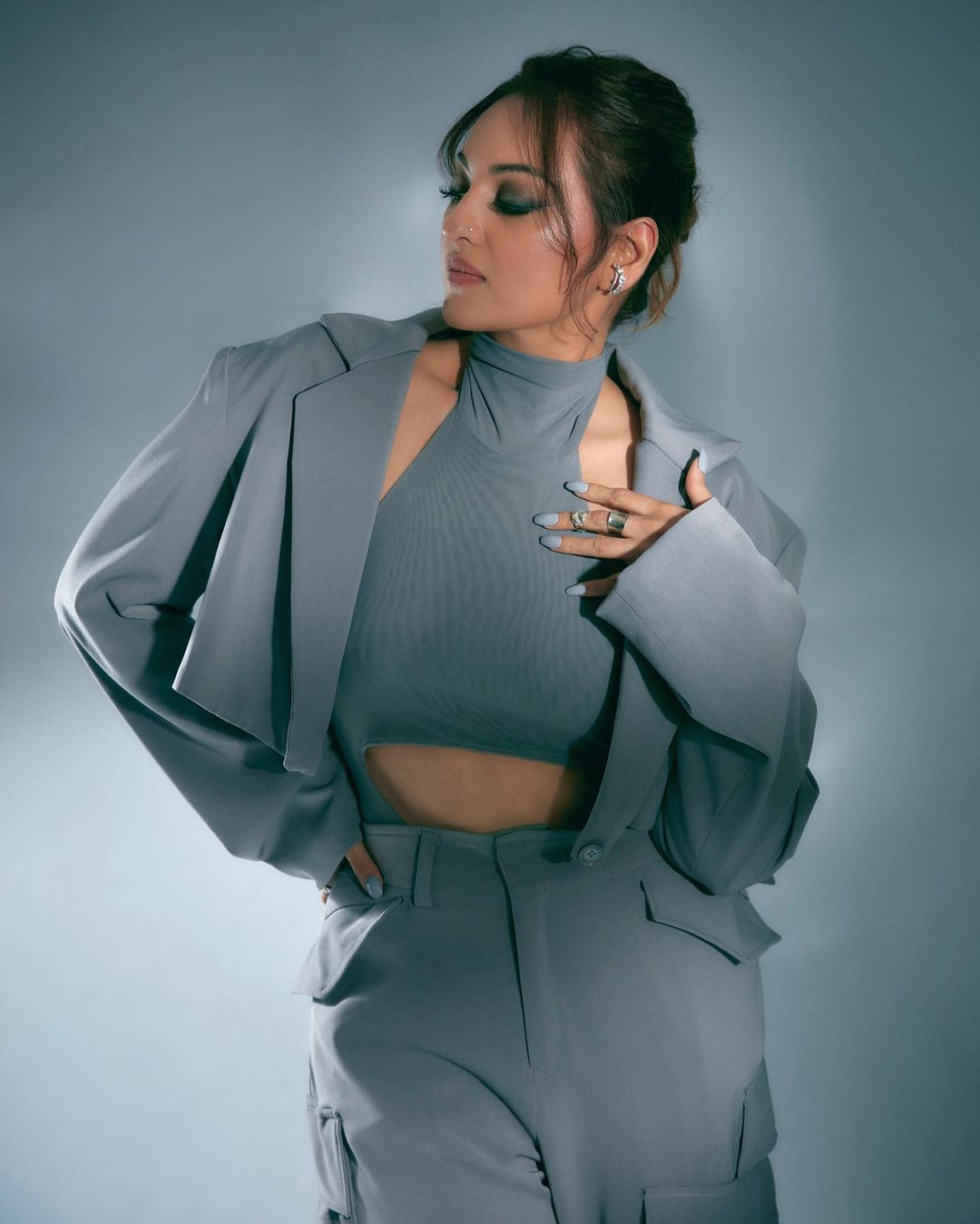 Dabangg girl Sonakshi Sinha's roaring look sent internet into a tizzy, see proof 14051