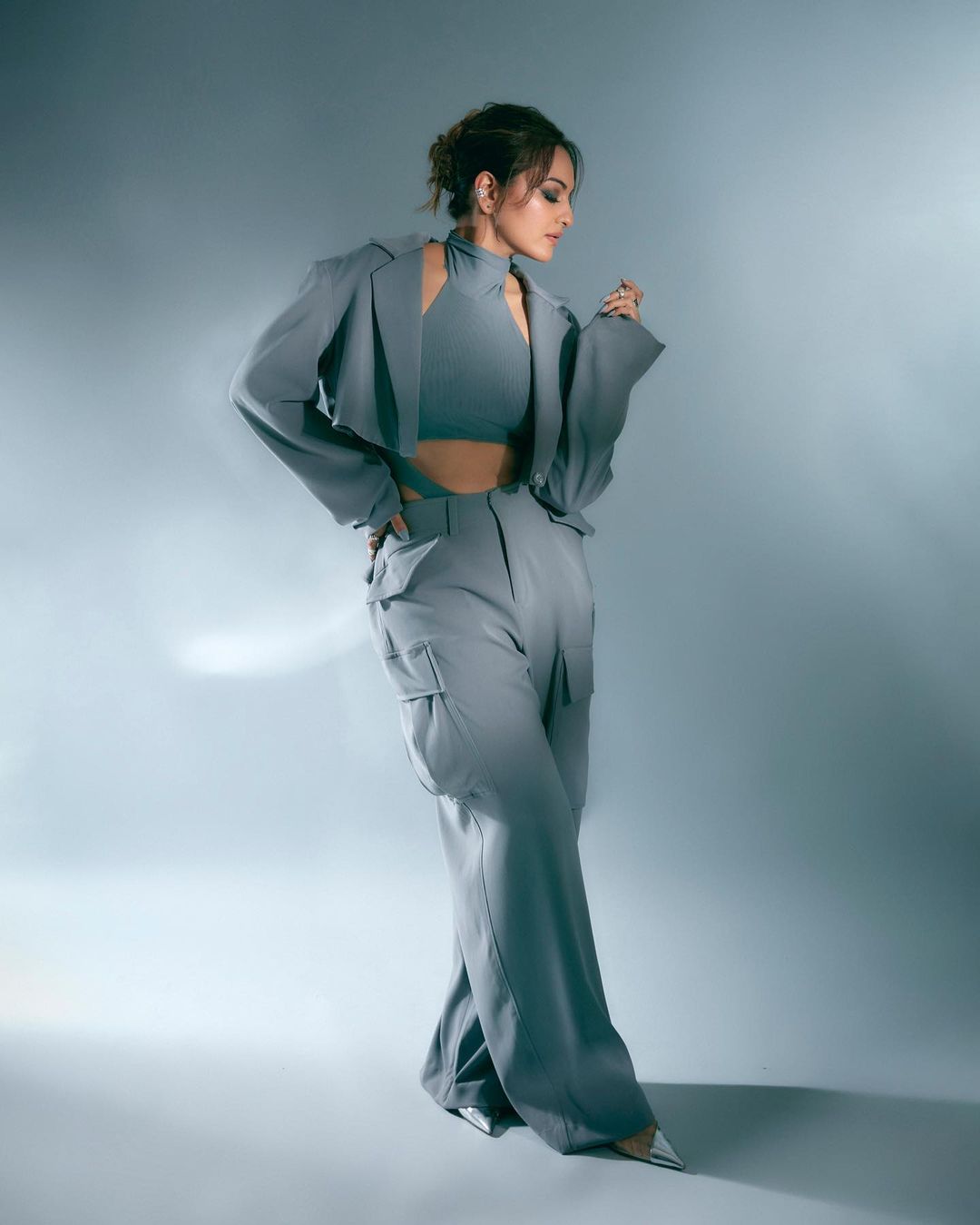 Dabangg girl Sonakshi Sinha's roaring look sent internet into a tizzy, see proof 14053