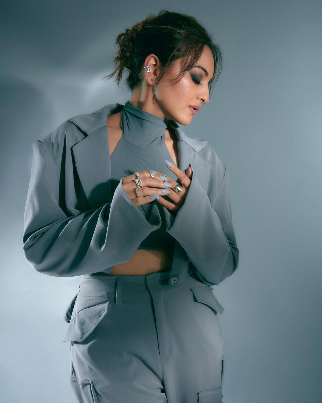Dabangg girl Sonakshi Sinha's roaring look sent internet into a tizzy, see proof 14054