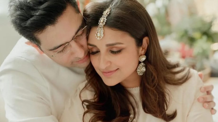 राघव चड्ढा और परिणिति चोपड़ा की रोमांटिक तस्वीरें हुईं वायरल