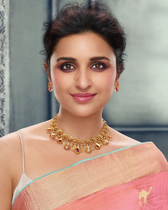 Fans are uncontrollable with these hairstyles of Parineeti Chopra 13503