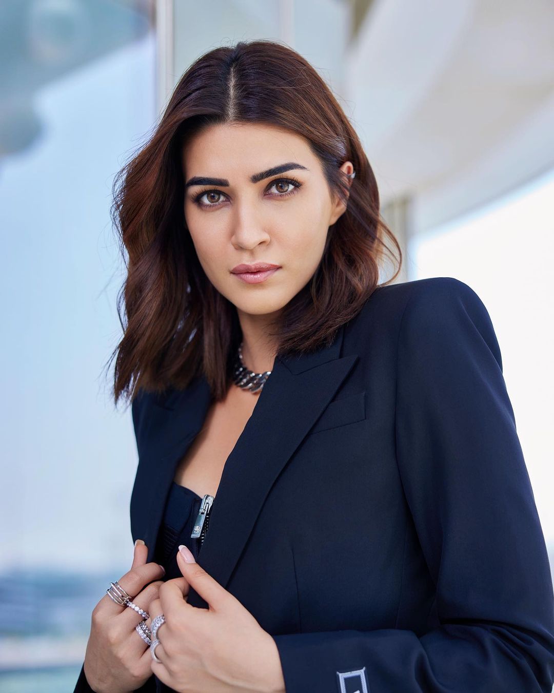 Kriti Sanon stuns with pant suit look, see photos 15739