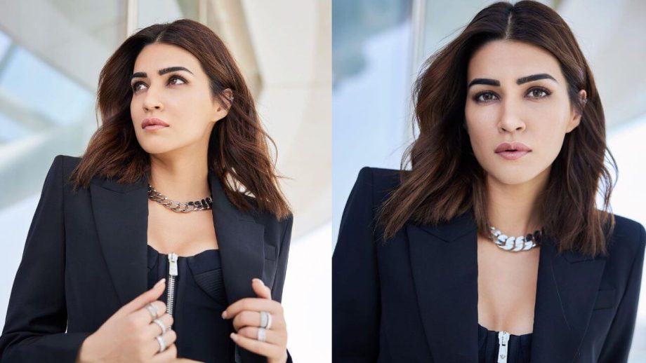 पैंट सूट लुक द्वारा कृति सेनन ने ढाया सितम, देखें तस्वीरें