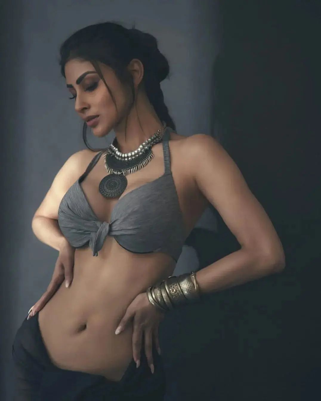 Mouni Roy's boldness raised the internet, see her bold look 13184