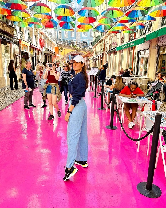 Surbhi Chandna is making a splash in Lisbon, see photos 13139