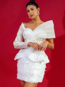 ग्लैमरस लुक द्वारा अहाना कुमरा ने लुटीं महफ़िल