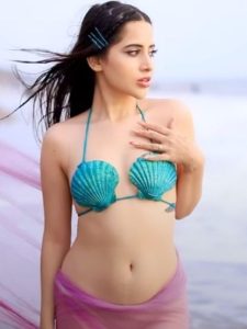 Urfi Javed के बिकनी लुक से फैंस पर छाई मदहोशी