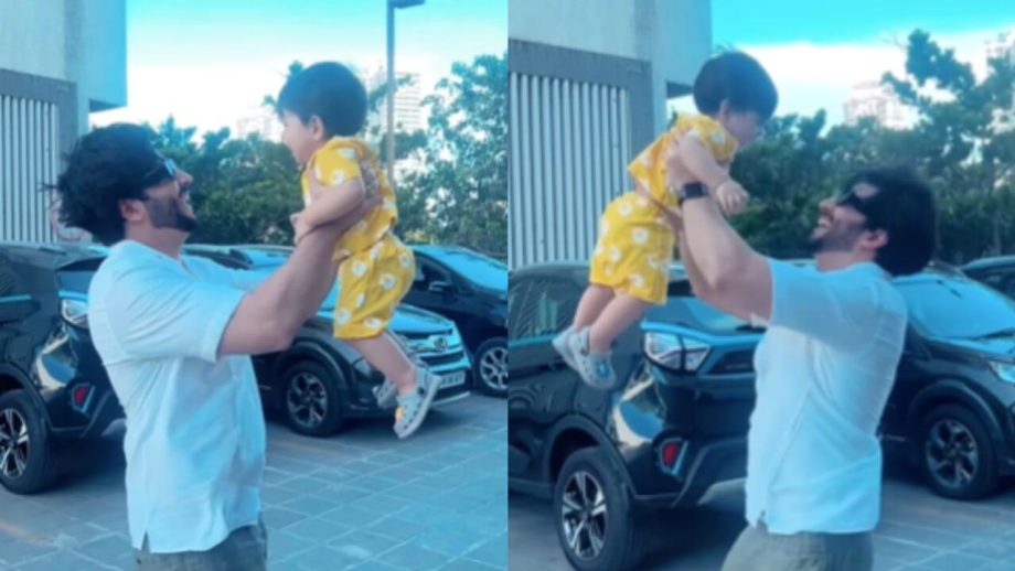 बेटे संग मस्ती करते दिखें धीरज धूपर, फैंस को आया पसंद बेटे संग मस्ती करते दिखें धीरज धूपर, फैंस को आया पसंद