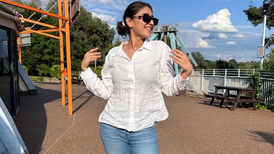 ध्वनि भानुशाली के गोरे-गोरे मुखड़े पर काला-काला चश्मा, फैंस हुए हैरान ध्वनि भानुशाली के गोरे-गोरे मुखड़े पर काला-काला चश्मा, फैंस हुए हैरान