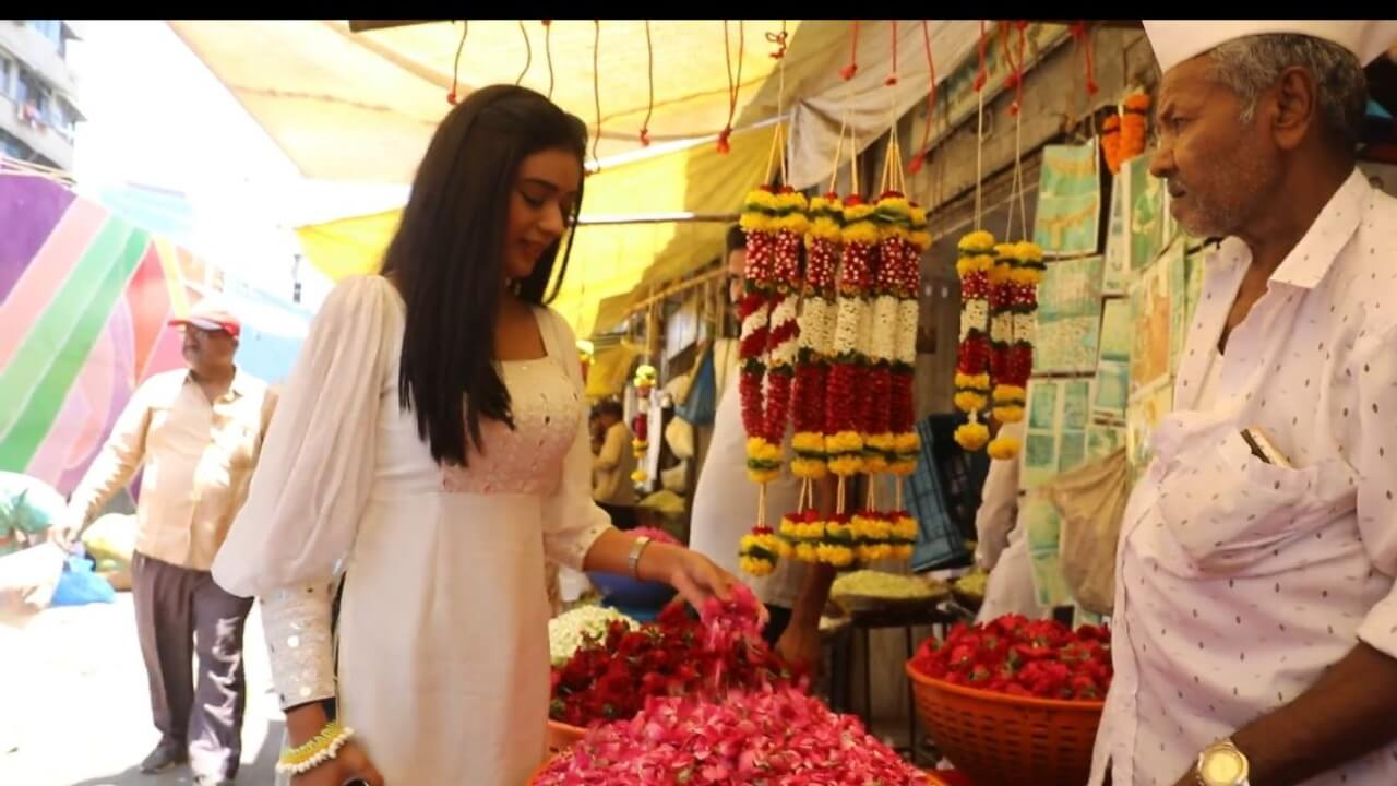नेहा सोलंकी ने अपकमिंग शो ‘तितली’ में अपने किरदार के लिए किया मुंबई के दादर फ्लावर मार्केट का दौरा