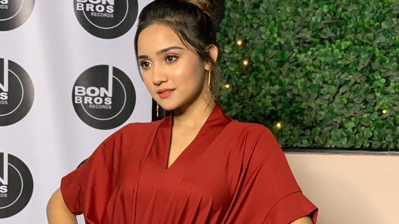 भ्रमित मन को शांत करने का रामबाण इलाज है योग: आशी सिंह