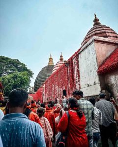 मां के साथ मां कामाख्या धाम पहुंची देवोलीना भट्टाचार्जी, मां की पूजा-अर्चना की और लिया आशीर्वाद 18106