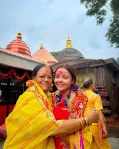 मां के साथ मां कामाख्या धाम पहुंची देवोलीना भट्टाचार्जी, मां की पूजा-अर्चना की और लिया आशीर्वाद 18107